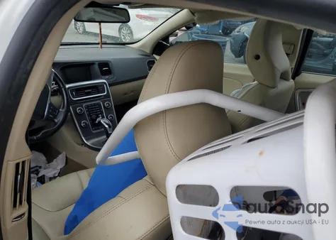 2015 Volvo S60 Premier из США, поврежденный, VIN YV126MFB1F1316513